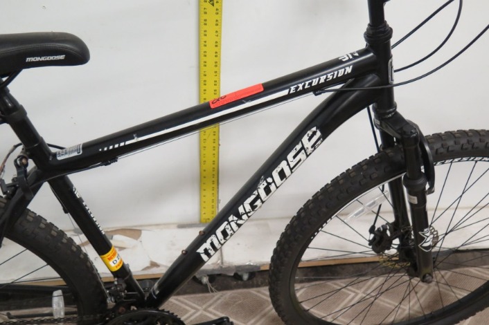 mongoose excursion mountain bike